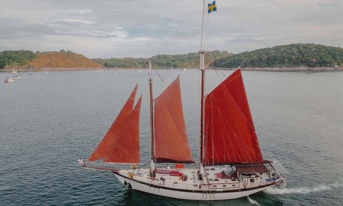 Mai Khao Boat Rental | "Experience Life on Water-Spacious 4-Bedroom Yacht in Beautiful Phuket"nLETS GO