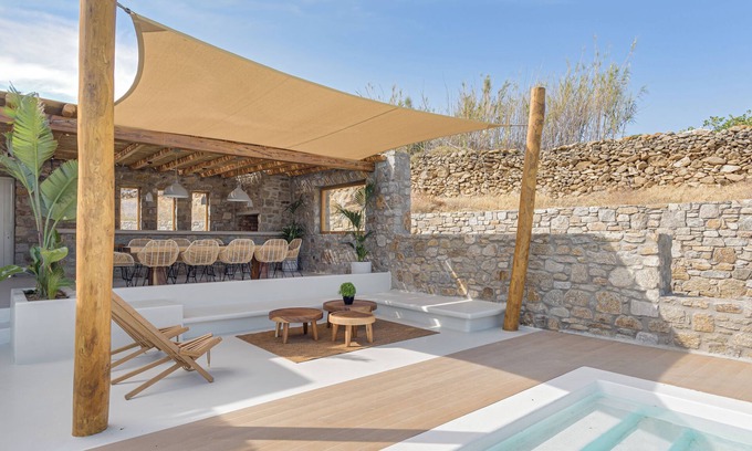 Xilokeratidi House | Experience luxurious living in this modern villa with stunning views