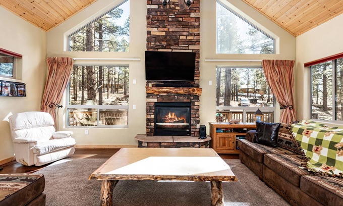 Williams Cabin | Experience Luxury near Williams & Grand Canyon: Your Cool Mountain Getaway!