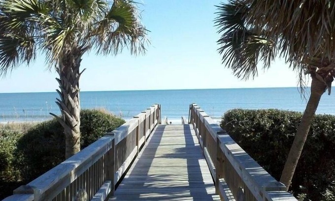 Litchfield by the Sea Condo | Experience Pawleys Island life near Litchfield Beach