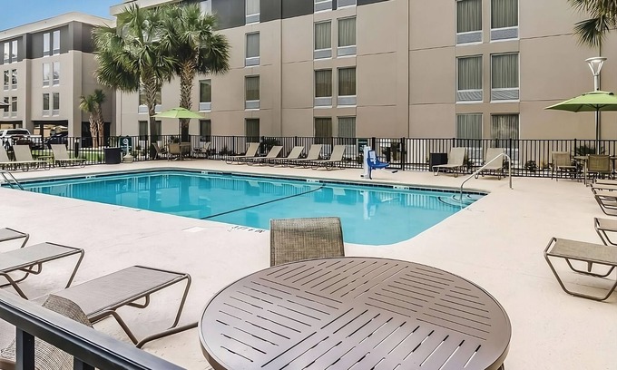 Myrtle Beach Hotel | Experience Poolside Joy & Grab-and-Go Breakfast in 2 Cozy Hotel Rooms