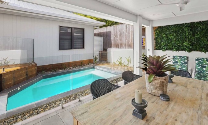 Palm Cove Villa | Experience Serenity and Style at Carinya – Your Private Oasis in Palm Cove