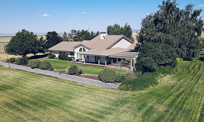 Madras House | Experience Serenity with Mountain Views & Home Gym