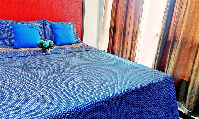 Pasig Apartment | EXPERIENCE THE BEST W/ HOT SHOWER, GARDEN AND POOL