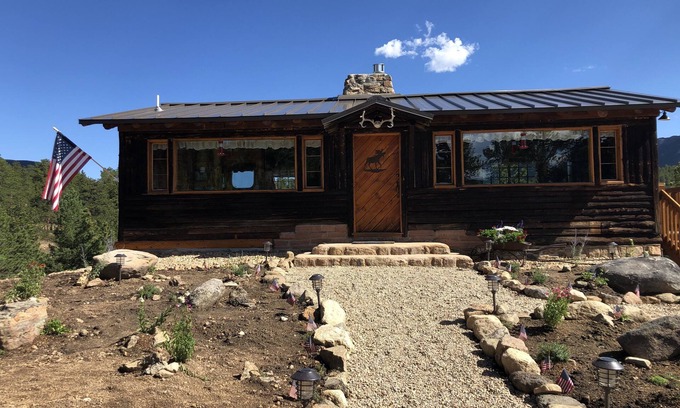 Allenspark Cabin | Experience the fall colors and wildlife, hiking, relaxing, pet friendly