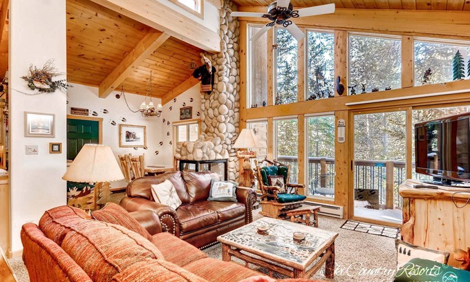 Peak 9 Condo | Experience This Enchanting Alpine Hideaway w/ Charming Moose Theme & VIEWS!