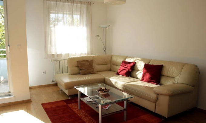 Zagreb Apartment | Experience Zagreb in Style: Spacious Luxury 3-BR Apartment! Free parking, garage