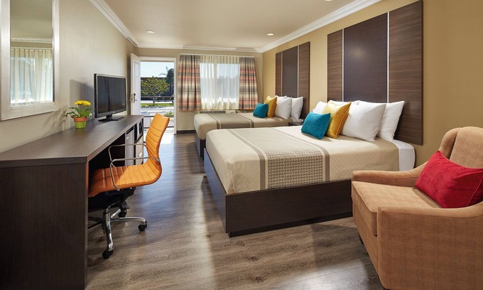 Anaheim Resort Hotel | Explore Anaheim! 4 Units Near Top Attractions – Disneyland, Anaheim Ice & More!