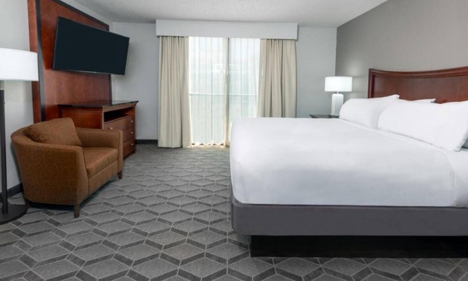 Park Central Hotel | Explore Dallas from a Convenient and Comfortable Suite! FREE Parking, Pool!