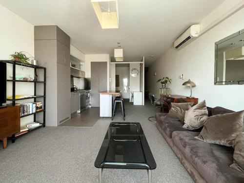 Windsor Apartment | Explore Melbourne from this Chic 1BR in Windsor