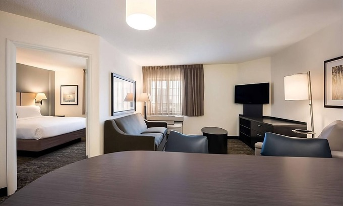 Gateway Hotel | Explore More of Austin, TX! Spacious 1BR Suite with Kitchen, Pets are Allowed!