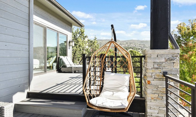 Heber House | Explorer Peak Red Ledges, Deer Valley Shuttle, 90 day min stay
