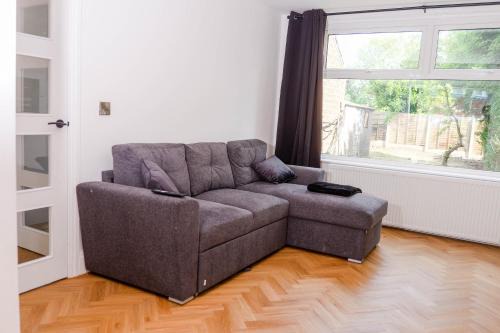 Trafford House | Exquisite 3BD Nordic Retreat with Parking