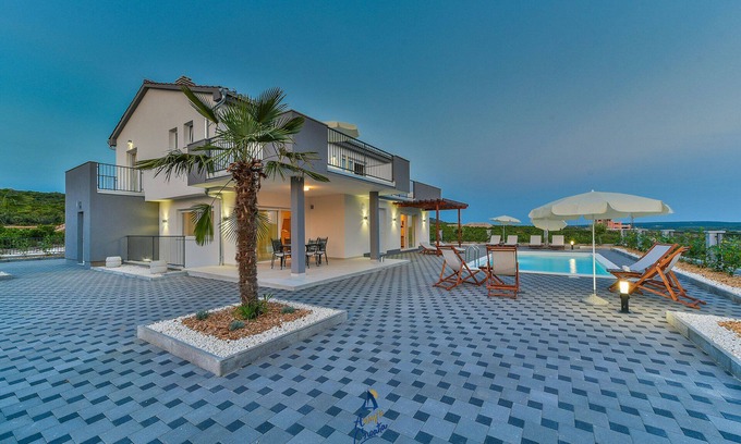 Debeljak Villa | Exquisite 4 BD villa for 8 with heated pool near Zadar