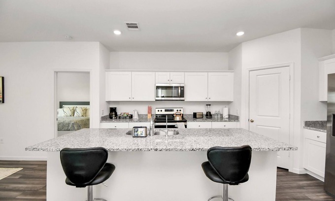 Katy House | Exquisite 4-Bedroom Home in Katy with pool access