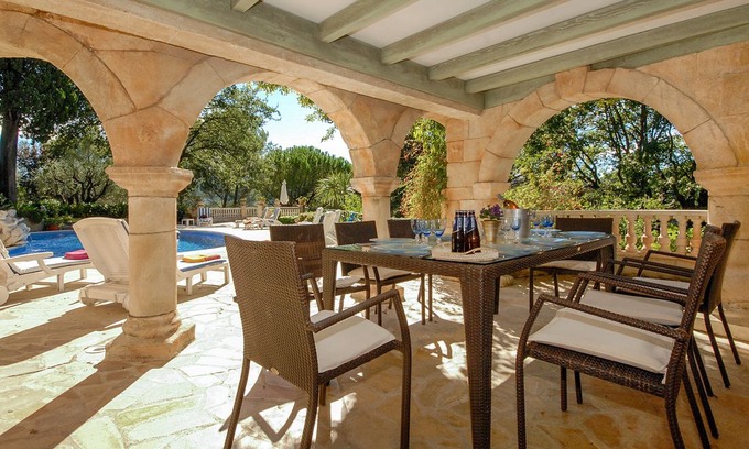 Pegomas House | Exquisite 8 bedroom Villa in Pégomas (Q0140)