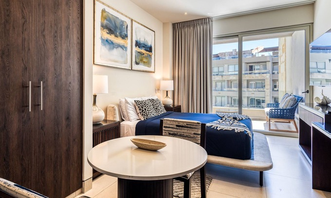 El Tezal Apartment | Exquisite apartment with balcony, TV, WiFi, heated pool. & gym/fitness room