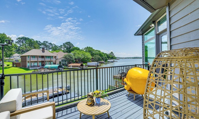 Walden on Lake Conroe House | Exquisite Canal-Front Home: Access to Lake Conroe!