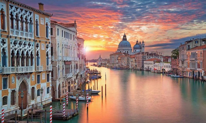 Castello Apartment | Exquisite Canal-View Luxury Apartment in Venice with Designer Interiors