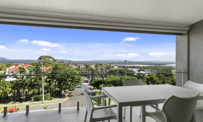 Noosa Heads Apartment | Exquisite Penthouse with views to Laguna Bay - Unit 3 Taralla 18 Edgar Bennett Avenue