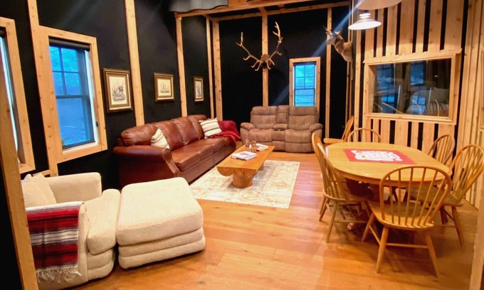 Red Lodge Cabin | Exquisite Ranch Guest House in Beartooth Mountains