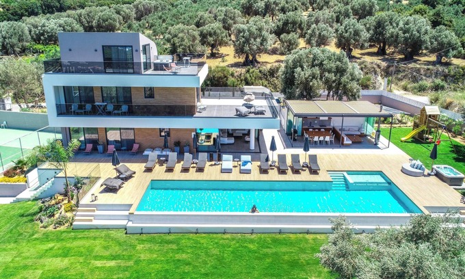 Rethymno Villa | Exquisite Retreat - 2 Pools, Hot Tubs, Hammam, and Fully Staffed: by etouri