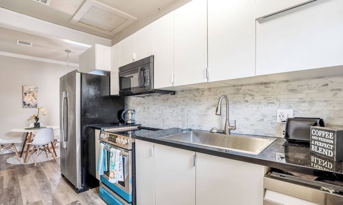 South Central Houston Apartment | Extended Stay Comfort 1BR Near Downtown & Medical Center