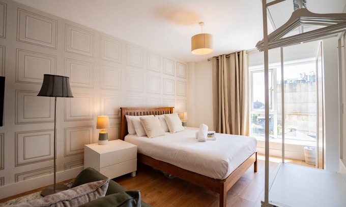 Galway City Centre Apartment | Eyre View Suites - Studio #2 - Sleeps 2