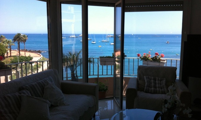 Antibes City Centre Apartment | F 3 Exceptional sea view, near the city center and Cap d Antibes.