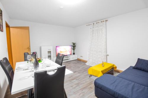 Ilsfeld Apartment | F&F Suites Ilsfeld OG, zentrale Lage, Autobahnnähe & kostenfreie Privatparkplätze