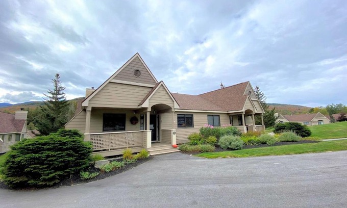 Bretton Woods Villa | F2 Comfortable golf course townhouse within walking distance of Mount Washington Hotel