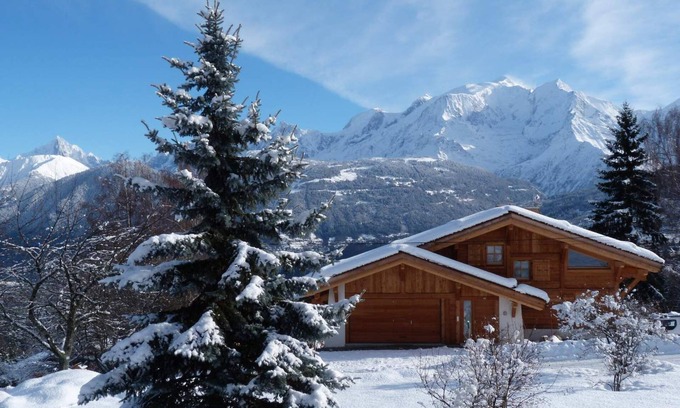 Combloux Ski Chalet | F3 apartment in chalet facing Mont Blanc (pets not allowed)