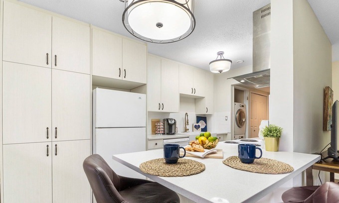Varsity Condo | Fab-condo near Market Mall & University District YYC
