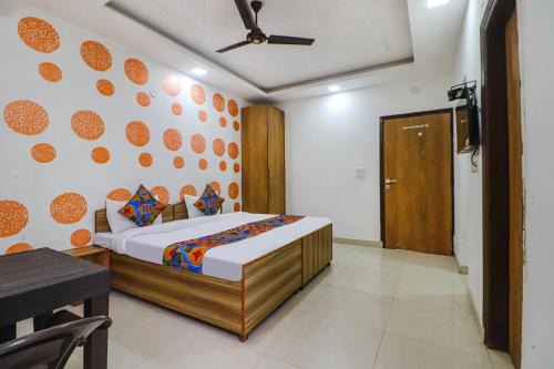 Dwarka Hotel | FabExpress Abode Inn