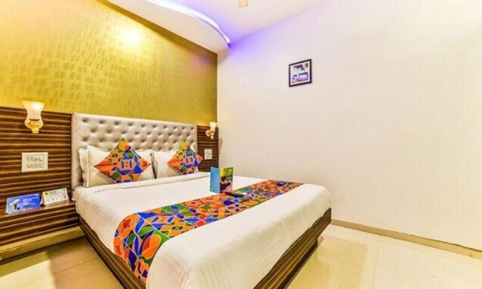 Sakinaka Hotel | FabExpress Bently Palace