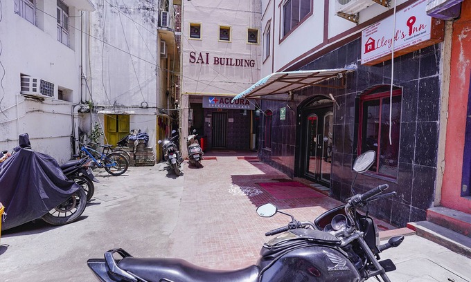 Royapettah Hotel | Fabexpress Lloyds Inn I