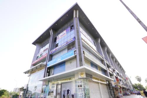Surat Hotel | FabExpress Nova Rooms