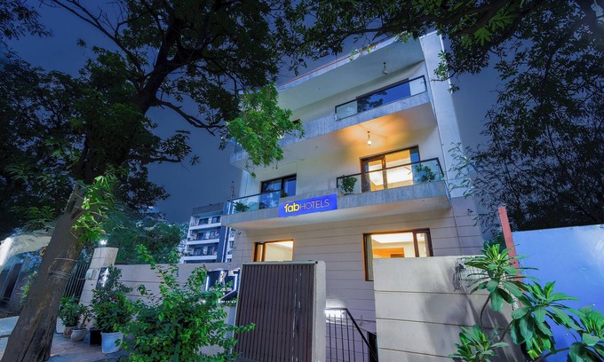 Sushant Lok Hotel | Fabhotel Am Bliss