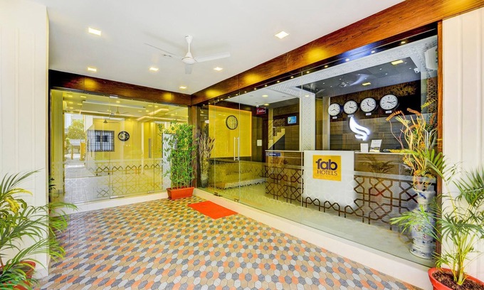 Vadapalani Hotel | Fabhotel Sky Bay