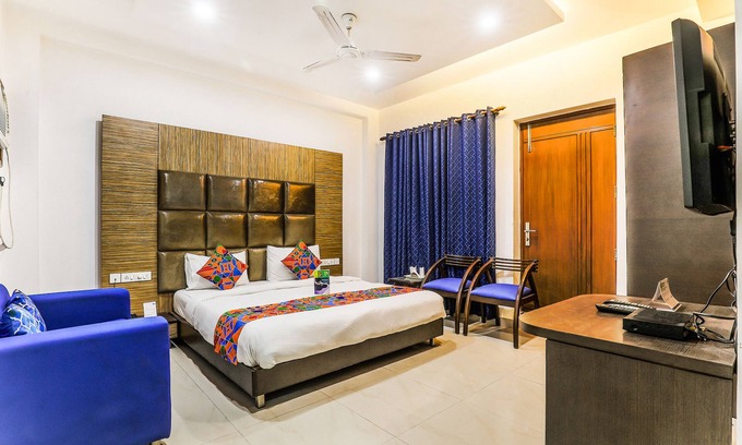 Sushant Lok Hotel | Fabhotel The Residency