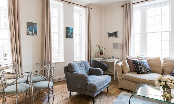 Knightsbridge Apartment | Fabulous 2BR Flat next to Harrods