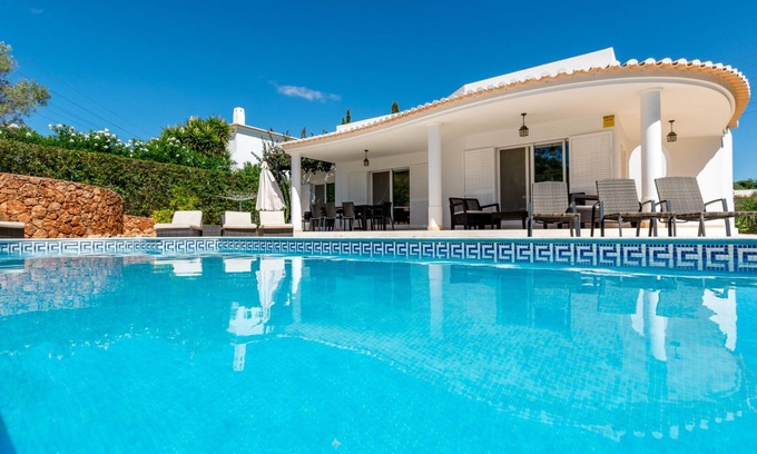 Alpouvar Villa | Fabulous 4 Bed Villa on Clube Albufeira with Private Heated Pool, WIFI, and AC.