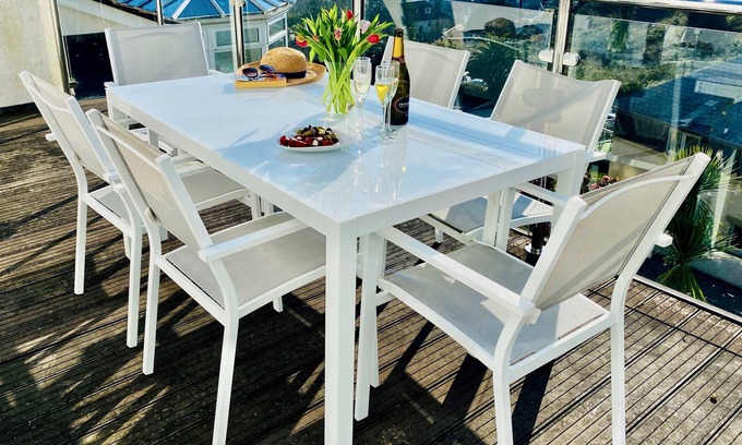 Downderry House | Fabulous 4 bedroom holiday home with sea views, only a short walk from the beach