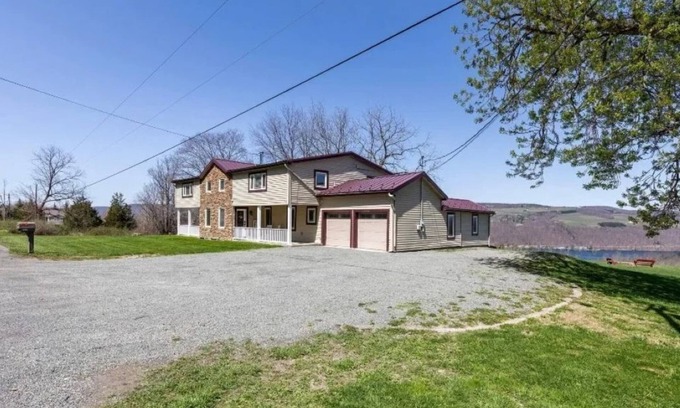Hammondsport House | Fabulous 6-bedroom house with gorgeous Keuka Lake views in charming Hammondsport