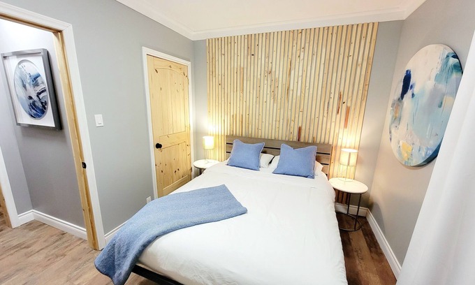 Huntsville House | Fabulous Huntsville Location, Stylish, Checkout the backyard, Cottage Rental