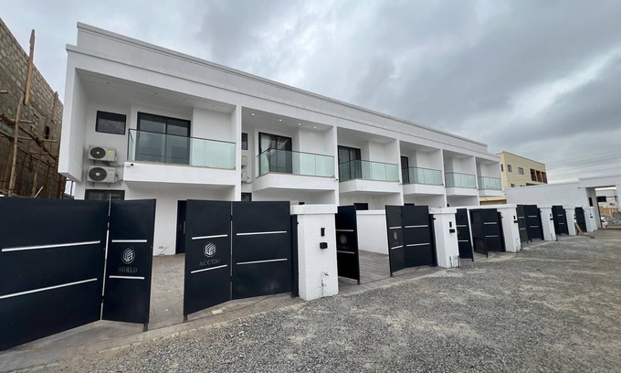 Accra House | Fabulous townhome with AC in vibrant Accra about 20 mins from Kotoka Airport.