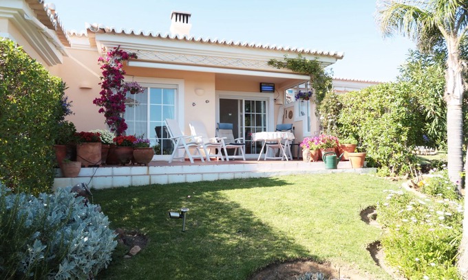 Carvoeiro House | Fabulous two bedroom cluster villa with garden