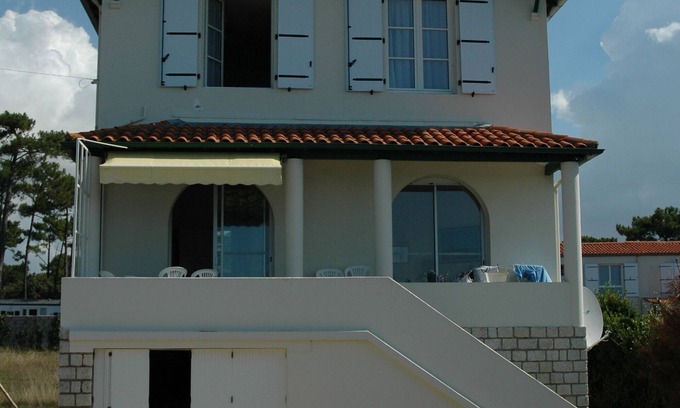 Saint-Palais-sur-Mer Villa | Facing the sea, Large panoramic house overlooking the sea, St Palais sur Mer, 10 pers