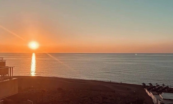 Saint-Hippolyte Apartment | FACING THE SEA