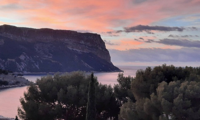 Cassis Apartment | FACING THE SEA! T3 70m2 - 2 bedrooms - 5mn from the beach and the Calanques